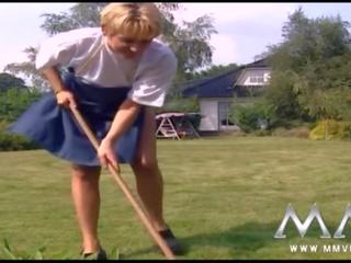Amateur female gardener gets pounded outdoors adult film clips