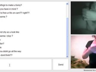 Cámara web adolescente que muestra grande tetitas y coño