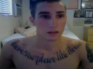 Bukuroshe tattooed hunk- part2 në gayboyscam.com