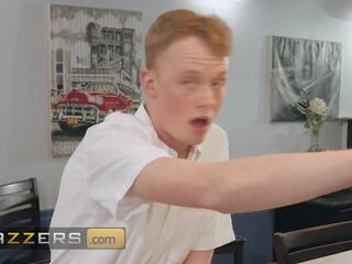 Brazzers - Jimmy Just Wants Lunch But hard up Waitress Syren De Mer Gives Him A Whole Anal Snack