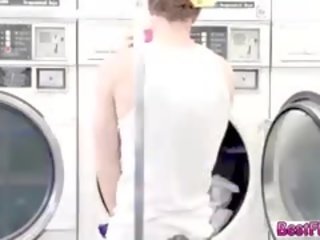 Teeme laundry mitte kunagi saama see märg ja metsik koos a pervert