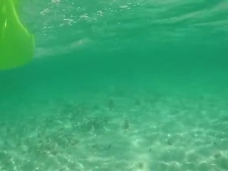 I madh derdhje jashtë shortly thereafter pov seks, bikini kayaking në përjashta publike plazh!