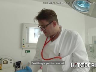 Hitzefrei gros seins blond allemand trentenaire baisée par son doc