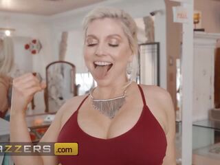 Brazzers - laney grey gives her panty to apollo to sniffs while christie stevens is jiklamak them