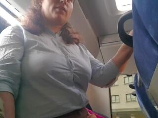 Voieur seduces milf pentru suck&jerk lui ax în autobus: amator murdar video ispravă. expressiagirl