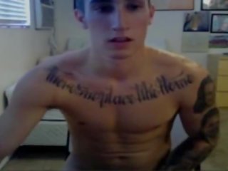 Bukuroshe tattooed hunk- part2 në gayboyscam.com