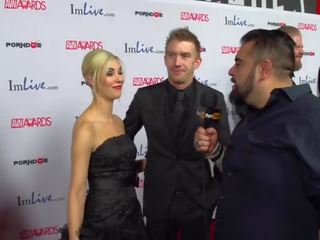 Pornhubtv sophia knight & danny d roșu covor 2015 avn interviu