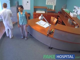 Fakehospital ασθενής overhears doc γαμήσι νοσοκόμα τότε fucks αυτόν πάρα πολύ