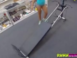 Muscular Chick Sucks penis And Spreads Pussy For Cash